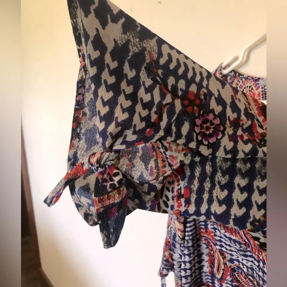 Vibrant Blue and Red Paisley Tunic with 3/4 Sleeves Lightweight & Flowy - Picture 5 of 10